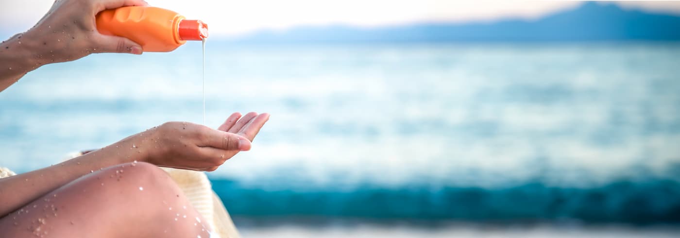 Qué significa que un protector solar sea resistente al agua (y por qué importa si haces deporte)